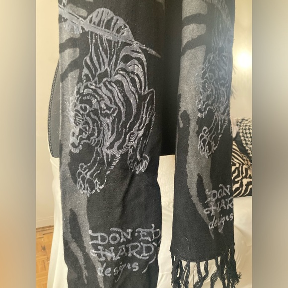 Ed Hardy scarf - Picture 3 of 4